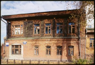 Log and brick house, 1905 Street #13 (about 1900), Novosibirsk, Russia 1999.