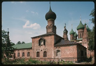 Church of the Tikhvin Icon of the Mother of God (1686-1690s), southeast view, before restoration, Yaroslavl', Russia; 1994