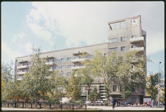 Apartment building, Krasnyi Prospekt #11 (1931-34), Novosibirsk, Russia 1999.