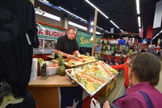 Ft. Worth, Texas, USA. 16th January, 2017. An always entertaining booth to visit each year at the Ft. Worth Stock Show and Rodeo is the Versa Slicer demonstration