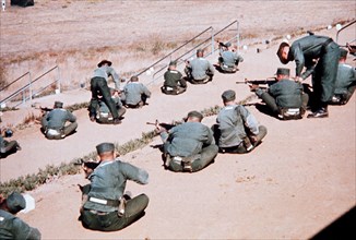 Marine recruits are instructed in the handling M16A1 rifles.