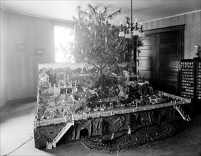 Early 1900s Christmas tree (ca. 1905