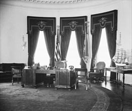 Empty Oval Office in White House