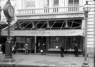 Exterior of storefront for Galt & Brothers Jewelers