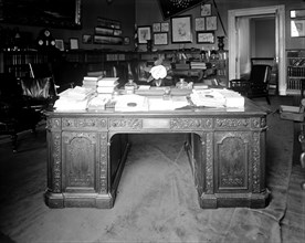 White House: President desk ca. 1905