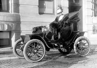 Woman in an automobile in 1912