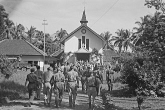 Roman Catholic soldiers on their way to church service in a Catholic church building; Date July 1947; Location Indonesia, Dutch East Indies