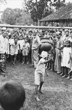 Blindfold children try to hit an earthen jar with a stick; Date December 17, 1947; Location Gombong, Indonesia, Dutch East Indies, Purwokerto