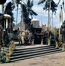 Dance performance on Bali; lDate 1 September 1971; Location Bali, Indonesia