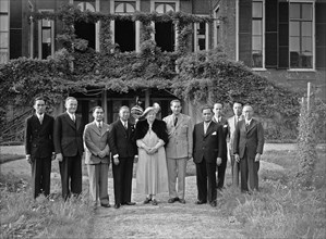 September 17, 1947 - Reception of the East Indian delegation by Queen Wlhelmina
