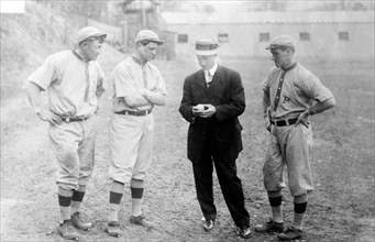 Honus Wagner, Mike Donlin, manager Fred Clarke, Marty O'Toole, Pittsburgh NL (baseball) ca. 1912
