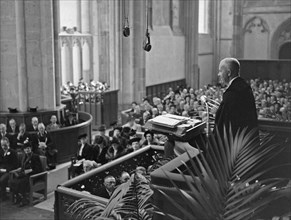 October 10, 1947 - Baptism princess Marijke (Christina) in the Dom church in Utrecht - Court preacher Ds. J.F. Berkel during predication
