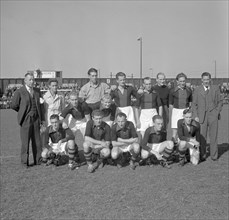 1940s Soccer - DHC team photo ca. 1947