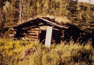 July 21, 1973 - Old cabin on Bettles-Wiseman Trail - N Fork Koyukuk River (Alaska)