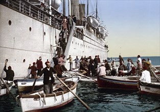 Passengers disembarking, Algiers, Algeria ca. 1899