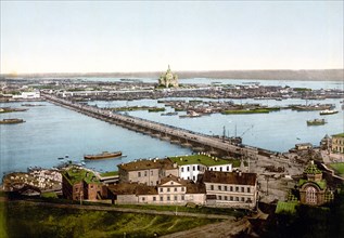 The foire bridge, Nigni-Novgorod,(i.e., Nizhnii Novgorod), Russia ca. 1890-1900