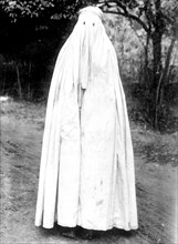Mohammedan woman, street dress, India ca 1922