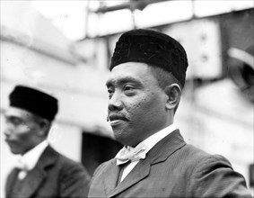 Sultan of Sulu with others