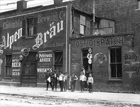 Johnston's Branch adjoining Saloon. St. Louis, Mo, May 1910