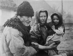 Polish man, woman and child during World War I - Polish peasant refugees ca. 1914-1915