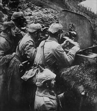 German soldiers with machine gun during World War I ca. 1914-1915