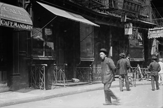 Street scene in front of Cafe Mandarin, 11-13 Doyers Street, Chinatown, New York City ca. 1910-1915