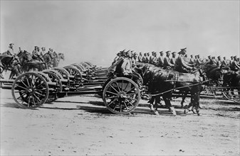Russian artillery soldiers during World War I ca. 1914-1918