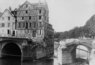 Pont du Marché in Meaux, France during World War I ca. 1914-1915