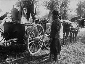 Men cooking on wagons for French soldiers during World War I ca. 1914-1915