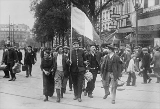 French reservist soldiers marching in front of the Brasserie Bougeneaux (9 Rue de Strasbourg), Paris, France, on their way to the Gare de l'Est, during World War I ca. 1914-1915
