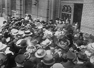 Crowd of people at door of a bank in Berlin, Germany at the beginning of World War I ca. 1914