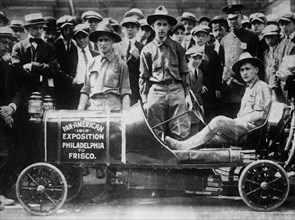 Pushmobile Philadelphia to San Francisco, Jake Harris, M. Cramer, crowd ca. 1910-1915