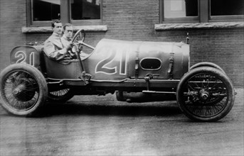 American racecar driver Caleb Smith Bragg in his race car ca. 1910-1915