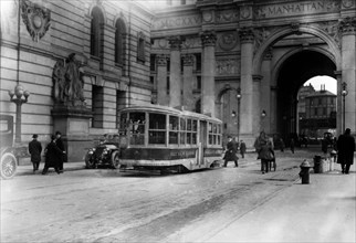 Chambers Street Car with Manhattan Municipal Building in the background, New York City ca. 1910-1915