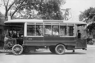 Fifth Avenue Bus in New York ca. 1910-1915
