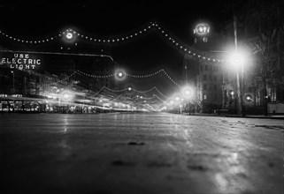 Night view of Pennsylvania Avenue in Washington, D.C., decorated with electric lights for the first inauguration of President Woodrow Wilson ca. March 3, 1913