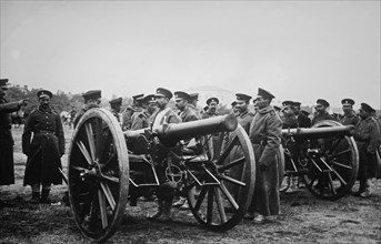 Soldiers inspecting Siege Artillery - Bulgaria ca. 1910-1915