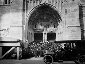 Crowd at entrance of St. Patrick's Cathederal on an Easter Sunday in New York City ca. 1910-1915