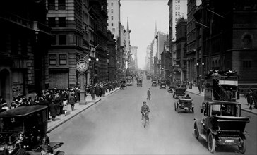Fifth Avenue street scene (traffic), New York City on Easter day, March 23, 1913