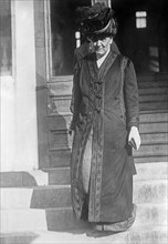 Jane Addams leaving Mercy Hospital in Chicago, after a visit with her friend, ex-President Theodore Roosevelt who was recovering from an assassination attempt in October, 1912