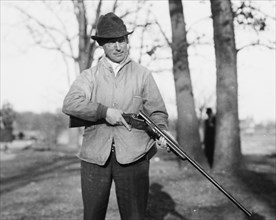 J.H. Hendrickson, ex champion guns shooting ca. 1910-1915