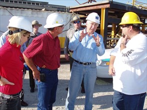 2010 USGS Deepwater Horizon Response - Secretary Salazar Takes First Hand Look at Oil Spill Response