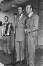 July 1947 - The Wama's with accordionist Jos Carpay; Indonesia