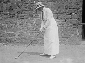 American amateur golfer Georgianna Millington Bishop ca. May 1914