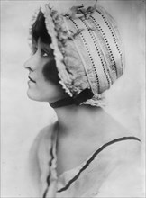 Yancsi Dolly Vaudeville performer ca. 1910-1915