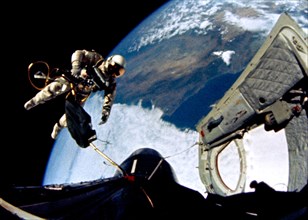 June 1965) Astronaut Edward H. White II, pilot for the Gemini-Titan 4 (GT-4) spaceflight, floats in the zero-gravity of space during the third revolution of the GT-4 spacecraft.