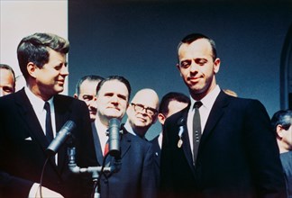 Astronaut Alan Shepard receives NASA Distinguished Service award 1961