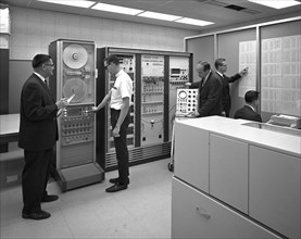 MR. R. O. FIMMEL, MR. G. R. HARVEY, R. C. VINYARD, N. WIRTH, D. KLAUK, WORKING IN THE DATA ROOM OF THE PIONEER TAPE PROCESSING STATION.