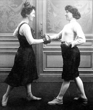 Photo shows Fraulein Kussin and Mrs. Edwards who had a boxing match on March 7, 1912.