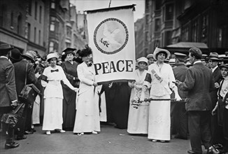 Participants in a women's peace parade down Fifth Avenue in New York City on August 29, 1914, Chief marshal Portia Willis Fitzgerald is on the right